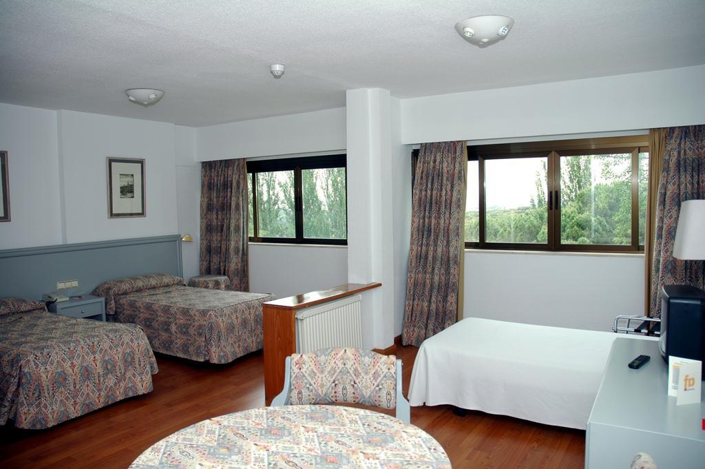 Hotel Escuela Μαδρίτη Δωμάτιο φωτογραφία